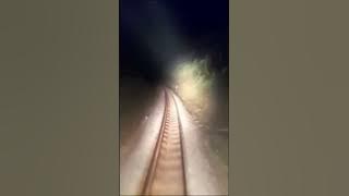 View Dari Kabin Masinis Saat Kereta Lewat Tengah Malam.