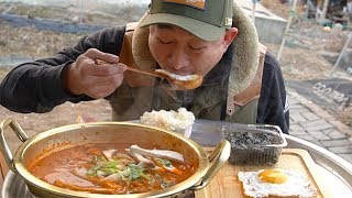Kimchi jjigae(Canned saury Kimchi stew)Mukbang eating show
