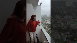 Feeding a seagull in autumnal Alushta... #birds #russia #crimea