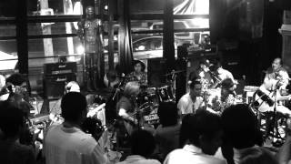 Video voorbeeld van "แค่ไหนแค่นั้น - บอย Imagine feat. วงนั่งเล่น live at Parking Toys"