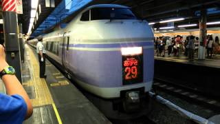 Ｅ351系　8+4両編成　新宿駅発車