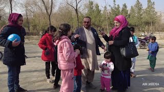 قصه های روز/ خاله صابره در پارک حصه اول با اطفال با استعداد تفریح می کند