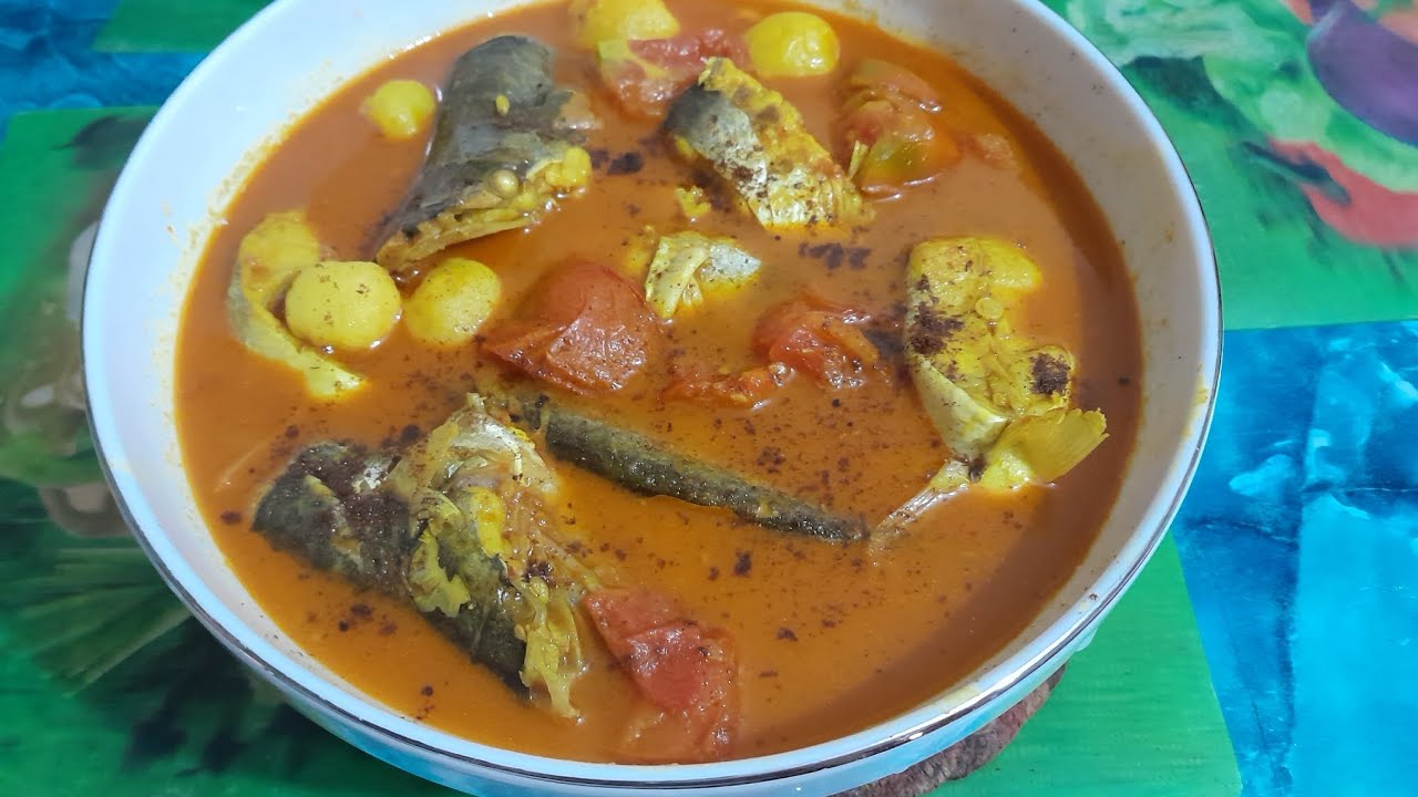বগুড়ার ছোট আলু দিয়ে বোয়াল মাছ টমেটোর ঝোল |Bogal fish| broth with ...