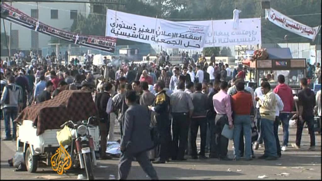 المصريون يتظاهرون دعماً لمرسي