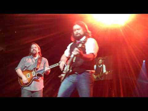 Zac Brown Band Guitar Duel (Bowles Vs Cook) Into "Runaway Train" 10/28/11, Jacksonville, FL