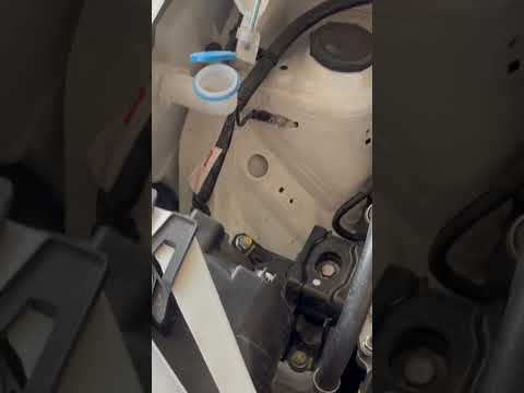 Video: Jinsi ya kurekebisha pua ya kunyunyizia kwenye washer ya windshield?