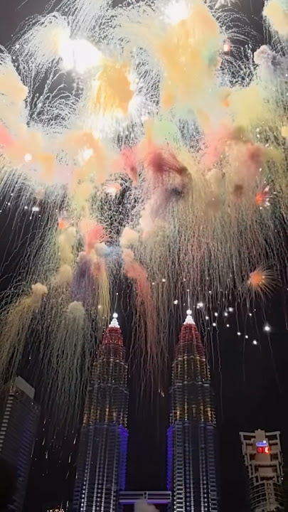 🇲🇾 KLCC Fireworks Show | Petronas Twin Towers Kuala Lumpur 🎆✨ merdeka 2025 #travel #malaysia #fyp
