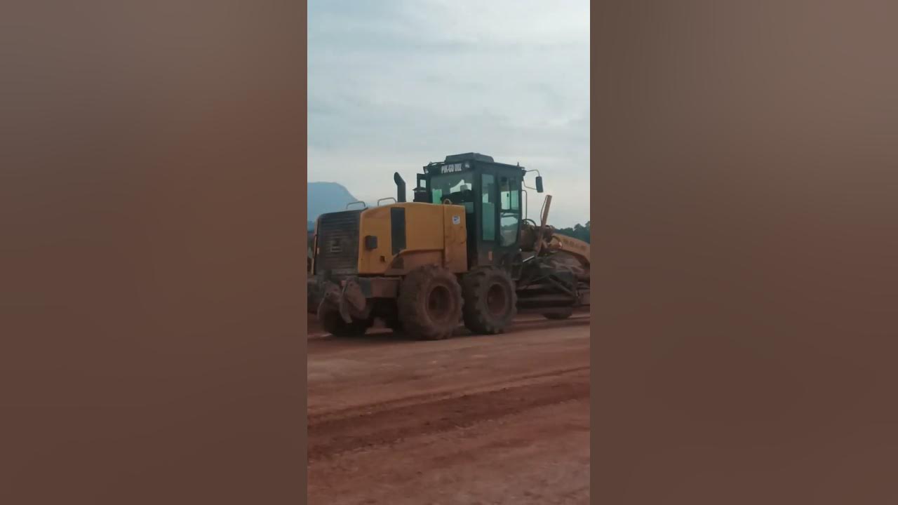 proses perbaikan jalan tambang bauxite harita menggunakan GD7055