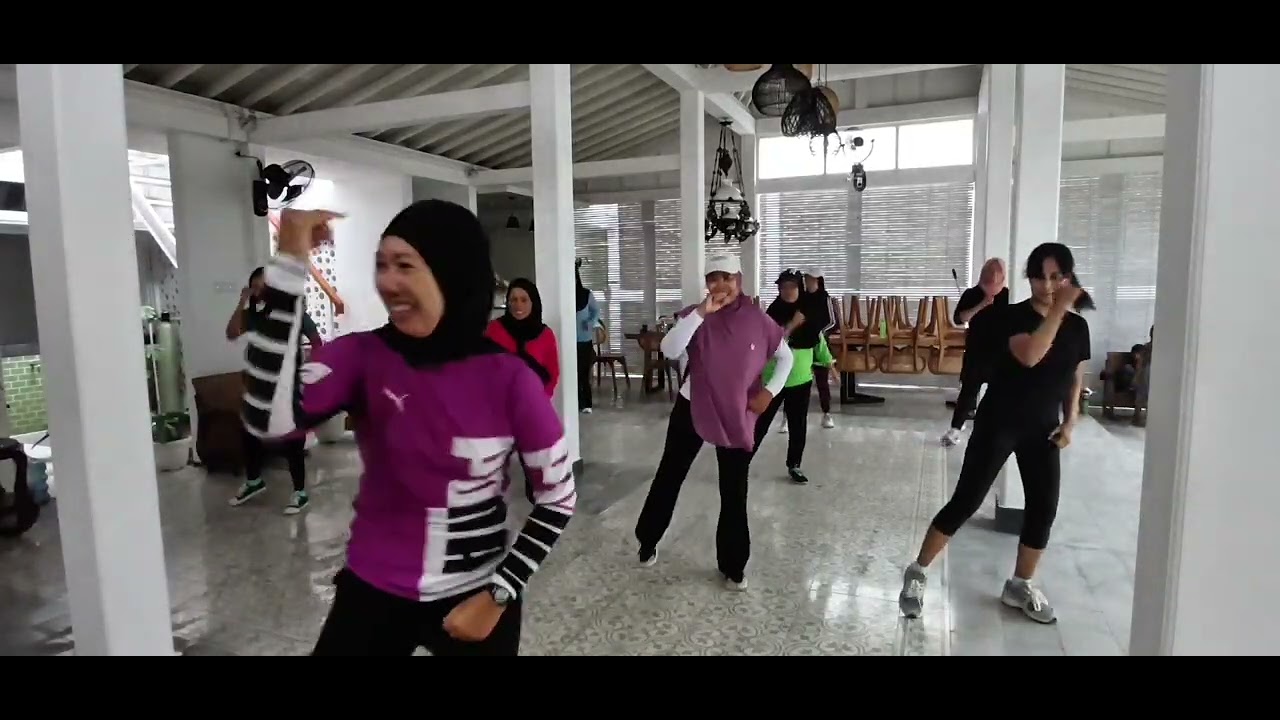 Senam kreasi jangan tunggu lama lama