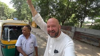 Foreigner Drives Rickshaw In Delhi 🚕