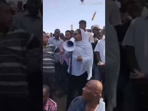 لم تسقط بعد طفل سوداني يطالب بإعادة تشاد للسودان