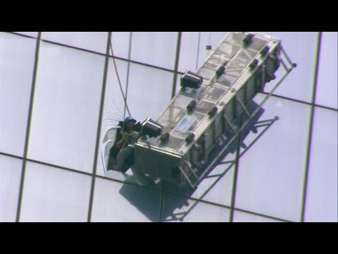 Window washers rescued at 1 World Trade Center