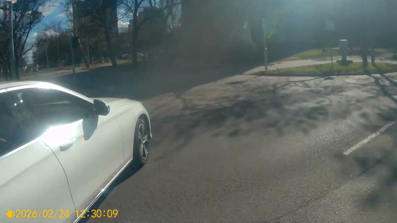 Magyarország kanyarban előz! meg a fehér mercik is - bár ez lenne a legnagyobb bajunk!