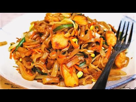 BETTER THAN TAKEOUT - Chicken Chow Mein (Chinese Stir Fry Noodles)