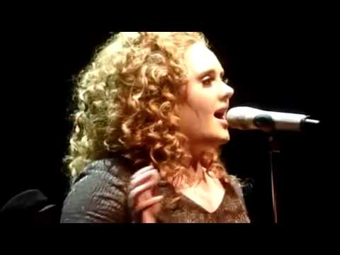 Adele Rolling In The Deep Live