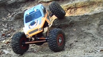 Axial AX10 ARTR (AX90004) Rock Crawler