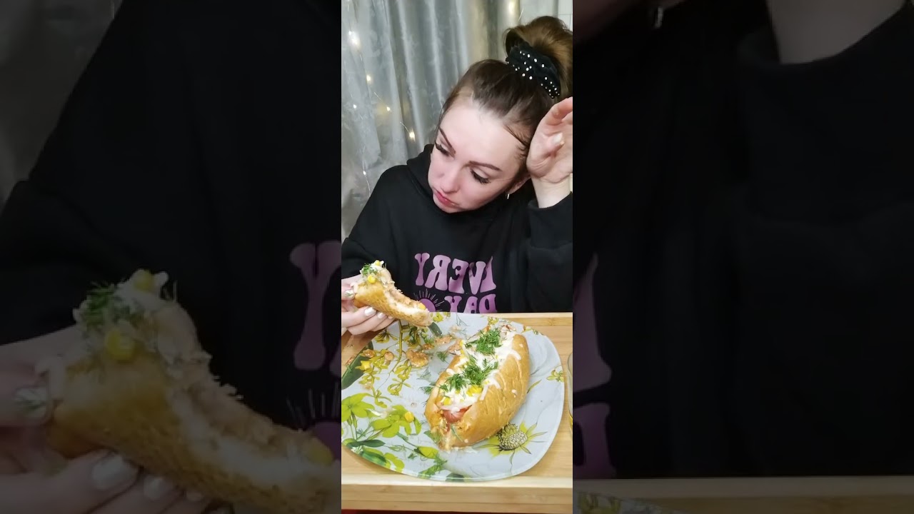 Мукбанг хот дог 