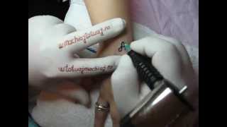 Tatuaj litere mana tattoo saloane Bucuresti Zarescu Dan ZDM http://www.machiajtatuaj.ro