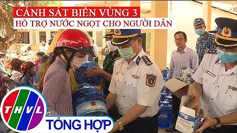 Cảnh sát biển tiếp nước ngọt cho người dân Bến Tre