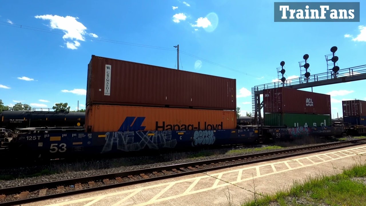 CN 122 CN 8947 & CN 5768 Locomotives Intermodal Train Sarnia Ontario