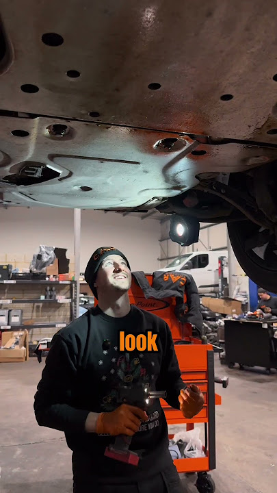 Download lagu Wheres that oil leak coming from? 😳 Range Rover SVR in for a service 🦾