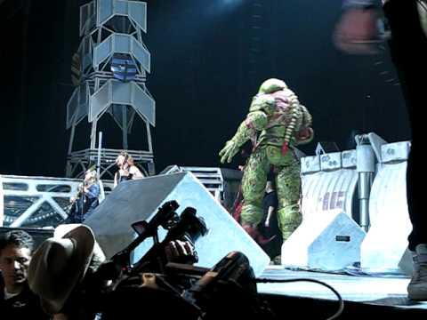 Eddie Visits during Iron Maiden - Iron Maiden, Dal...