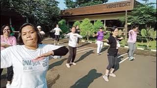 senam kreasi bersama ibu ibu 'Gereja HKBP Cibinong'with Oma Suhu Kaisa