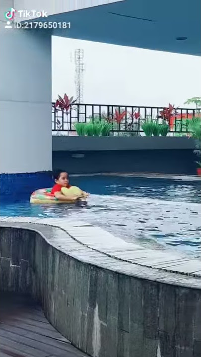 Etik Belajar berenang
