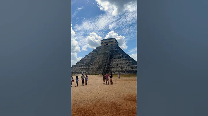 The Mayan pyramid in Chichen Itzá. #shorts #solotravel #travelvlog #mexico #tulum #yucatán #travel