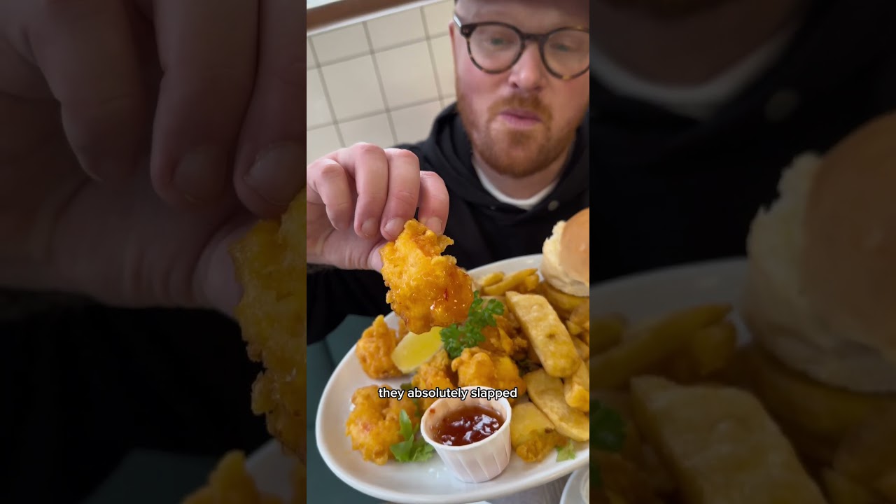 Trying London’s oldest fish and chip shop #london #fishandchips #food #shorts #foodie #londoners