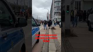 Polizei bringt wasserwerfer gegen Antifa und für Nazis in Stellung! #politik #protest #polizei