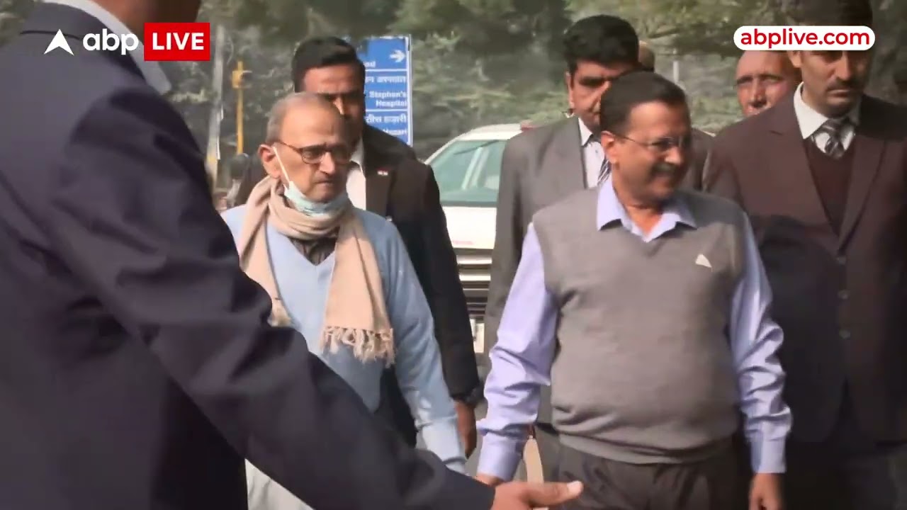 जब Arvind Kejriwal अपने परिवार के साथ पहुंचे Vote डालने | MCD Polling | Delhi News | AAP | BJP