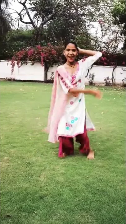 Jhalla Wallah song dance cover by Aakriti || #shorts