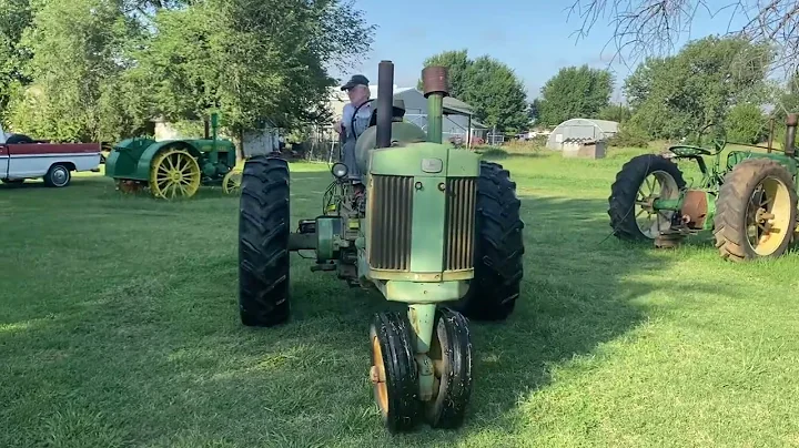 1957 Model 720 John Deere 1 - John Deere Antique Tractor Auction
