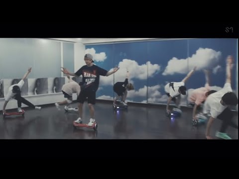 같은 하늘 배경 츄잉껌에서 헬로퓨처까지
