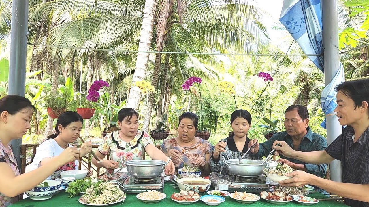 Đặc Sản Miền Tây với Nồi Bún Nước Lèo Heo Quay Cá Trê Vàng Chính Hiệu | TKQ & Family T1806