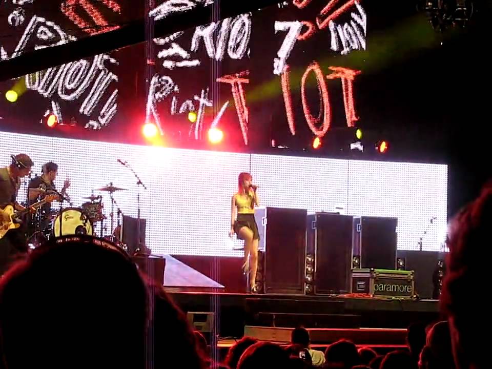 1/7 Paramore - Misery Business @ Delaware State Fair, Harrington, DE 7/24/10