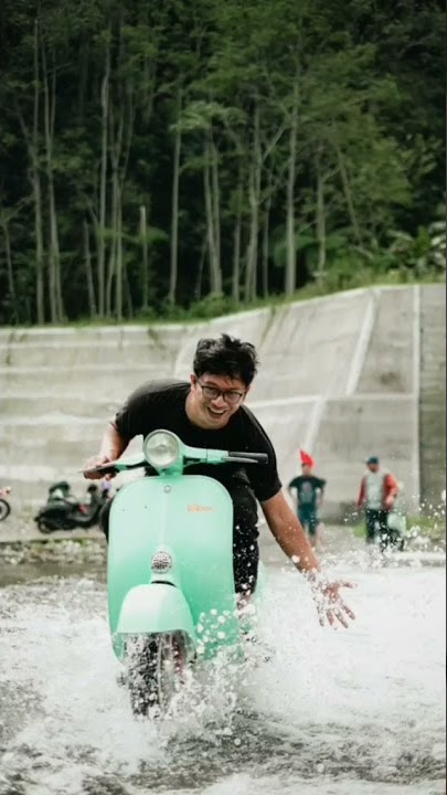 Story WhatsApp vespa clasic main air