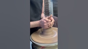 Centering your clay #ceramics #functionalpottery #clay #potteryclass #potteryforbeginners