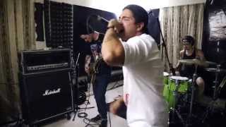 Turncoat Performing 'Pushing Through' live on Little Room In Florida