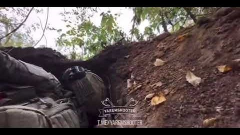 Chilling sound of a UAF drone hunting for a cowering russian soldier.