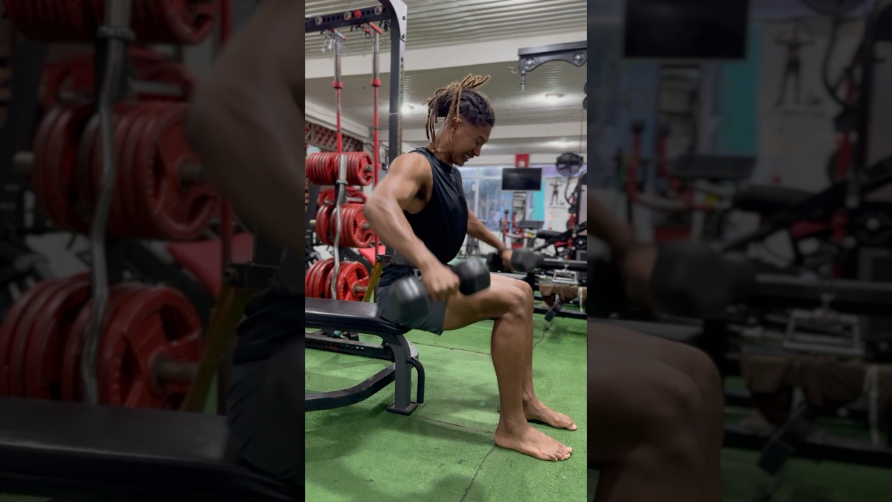 Смотреть «Always start by lifting your elbows instead of your wrist and control the movement.🔒🦍 #shoulders» на YouTube Смотреть «Always start by lifting your elbows instead of your wrist and control the movement.🔒🦍 #shoulders» на YouTube