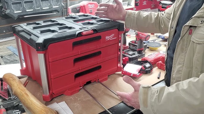 MILWAUKEE® PACKOUT™ 3-Drawer Tool Box