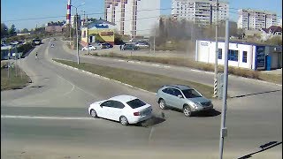 ДТП в Серпухове. Решила не останавливаться при повороте... 14 апреля 2018г.