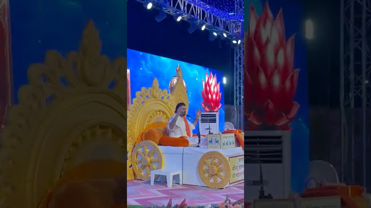 Shri Vrajrajkumarji Mahodayshri summing up Shri Geetaji Gyan-Yagna with “ Radheeee Shyaam “