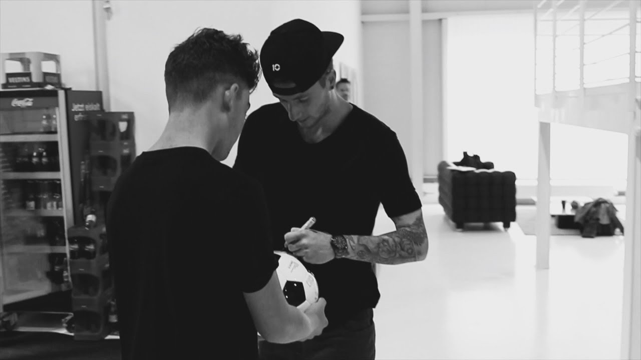 FIFA 17 FOOTBALL SKILLS with MARCO REUS!