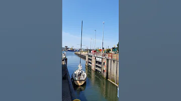 ??? Vlissingen Netherlands ???? Sluicebox @TravelwithHugoF  #boatlock #sluicebox #sluice #sluis