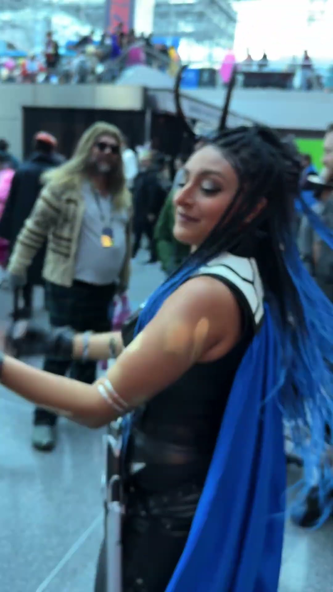 Korg \u0026 King Valkyrie — a rockin’ duo at #NYCC #MarvelCosplay