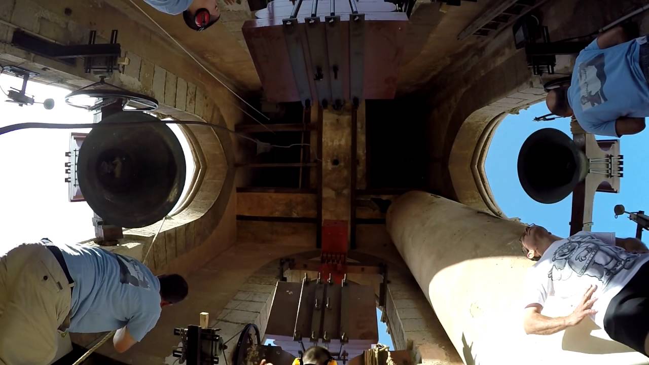 Volteo general de campanas en Sagunto // Vista panoramica del volteo