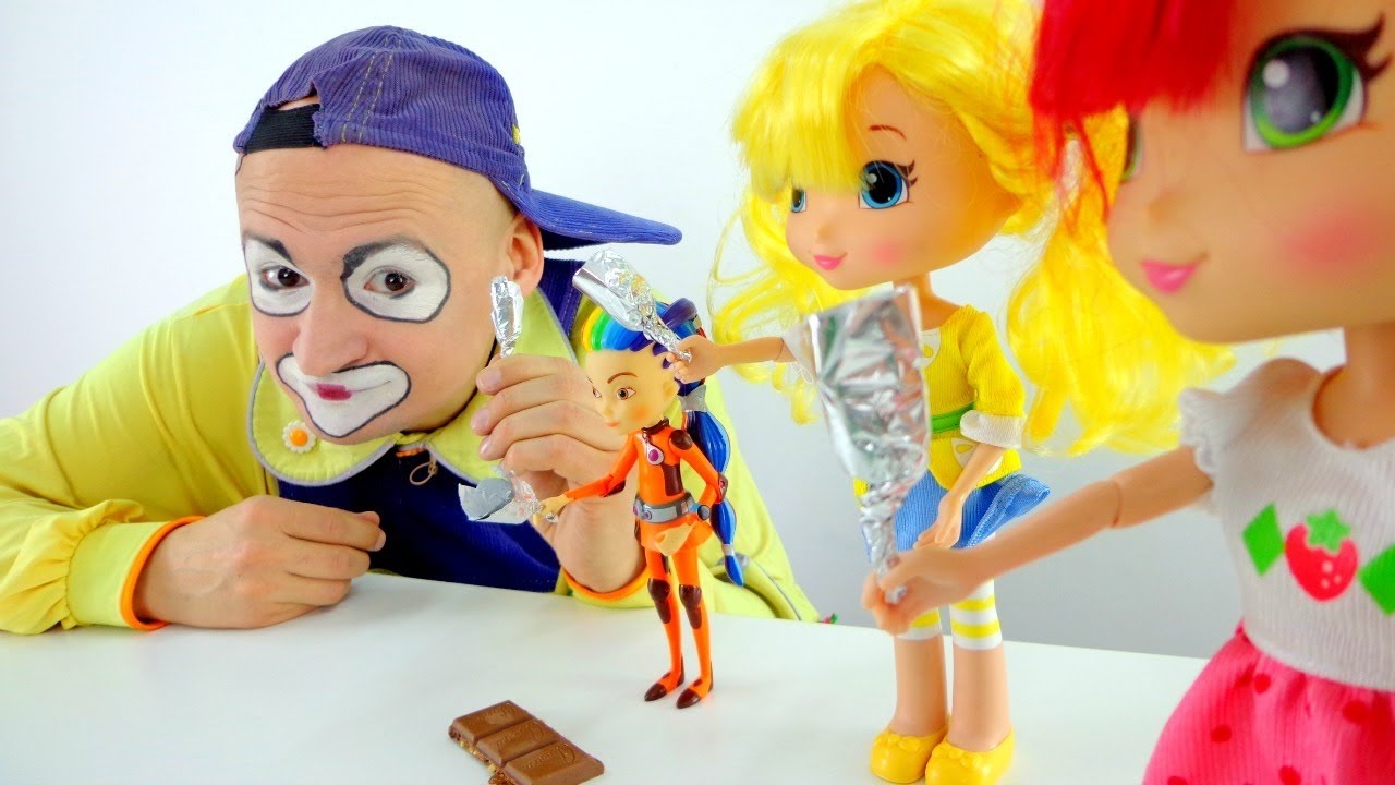 Payaso Andrés, las Muñecas y un Chocolate. Funny Clowns in Spanish